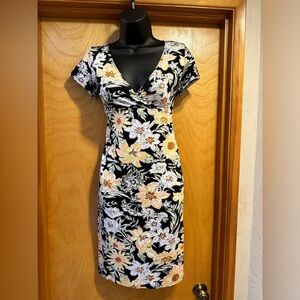 Women’s black tropical print Billabong dress. Size L.